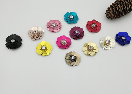 Chine La broderie florale de paillettes raccorde couleur 100%/tailles de matériel de polyester la différentes fournisseur