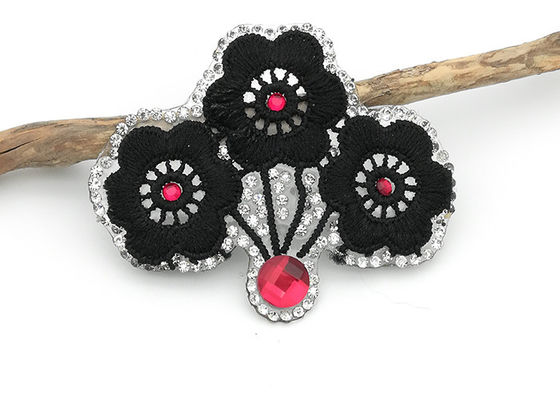 Chine La broderie noire de fleur raccorde la couleur/taille adaptées aux besoins du client formées par Wintersweet fournisseur