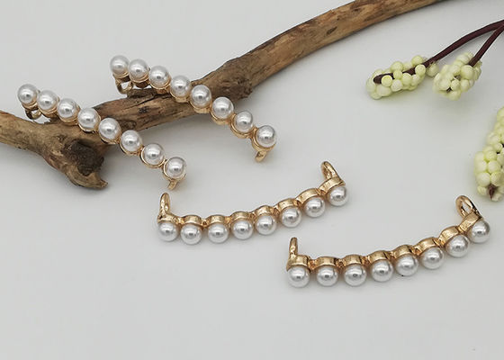 Chine La fausse pierre ene ivoire en cristal arquée de perle de Faux boutonne des accessoires d'embellissement de ruban de Sash de chaise fournisseur