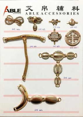 Chine Le métal Shinny les accessoires en alliage de zinc de chaussure de boucle d'ornements de fausse pierre pour Madame fournisseur